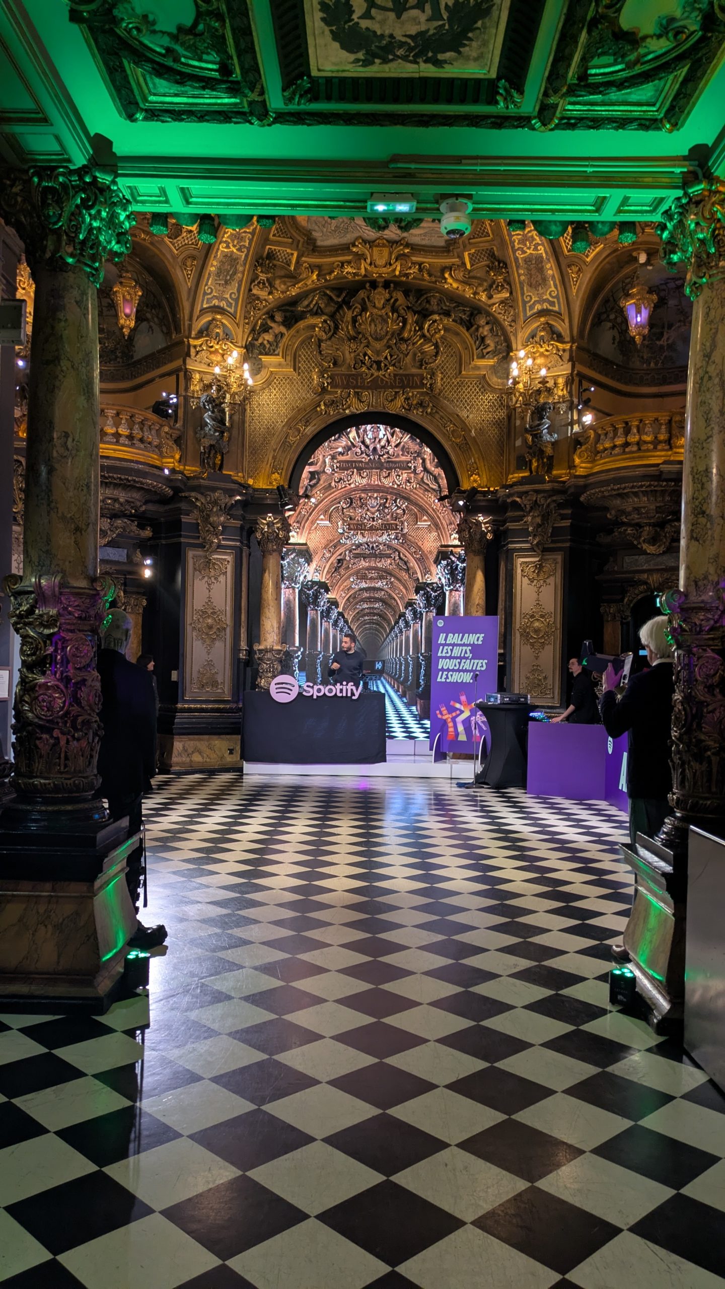 PXL_20251201_193409796